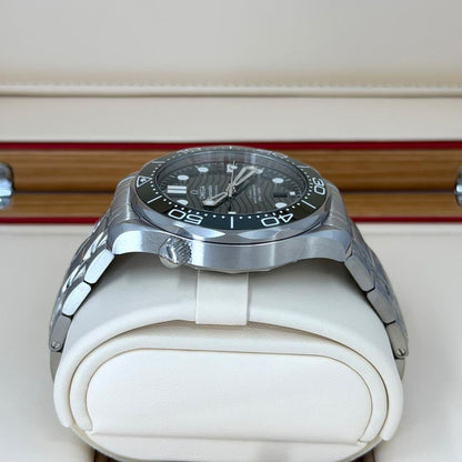 Omega Seamaster Diver 300M 210.30.42.20.10.001 – Green Dial