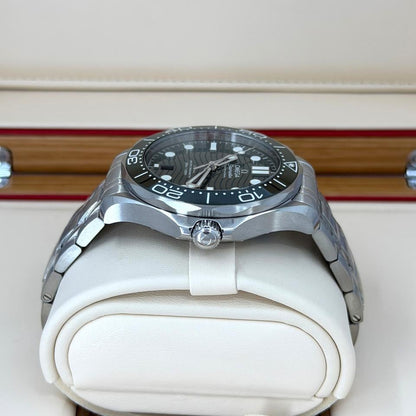 Omega Seamaster Diver 300M 210.30.42.20.10.001 – Green Dial