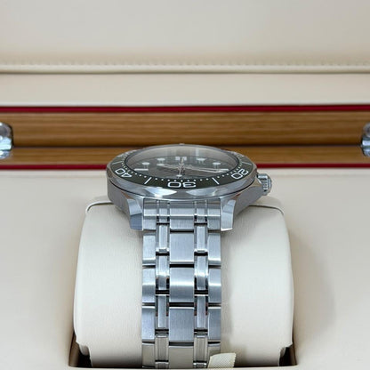 Omega Seamaster Diver 300M 210.30.42.20.10.001 – Green Dial