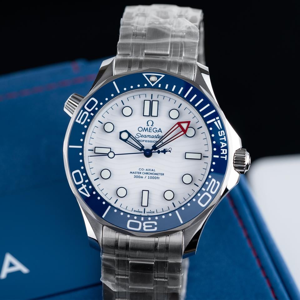 Omega Seamaster Diver 300M America's Cup 210.30.42.20.04.002 – White Dial