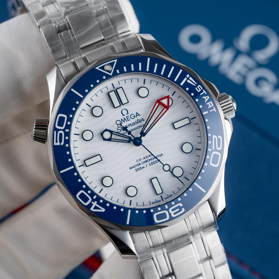Omega Seamaster Diver 300M America's Cup 210.30.42.20.04.002 – White Dial