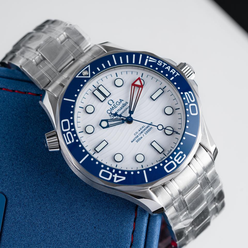 Omega Seamaster Diver 300M America's Cup 210.30.42.20.04.002 – White Dial