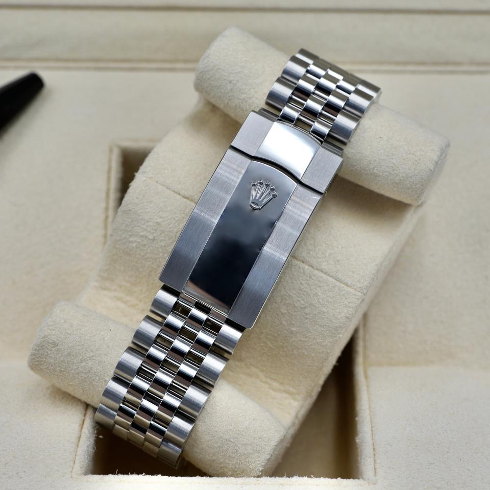 Rolex Sky-Dweller 326934 – White Dial