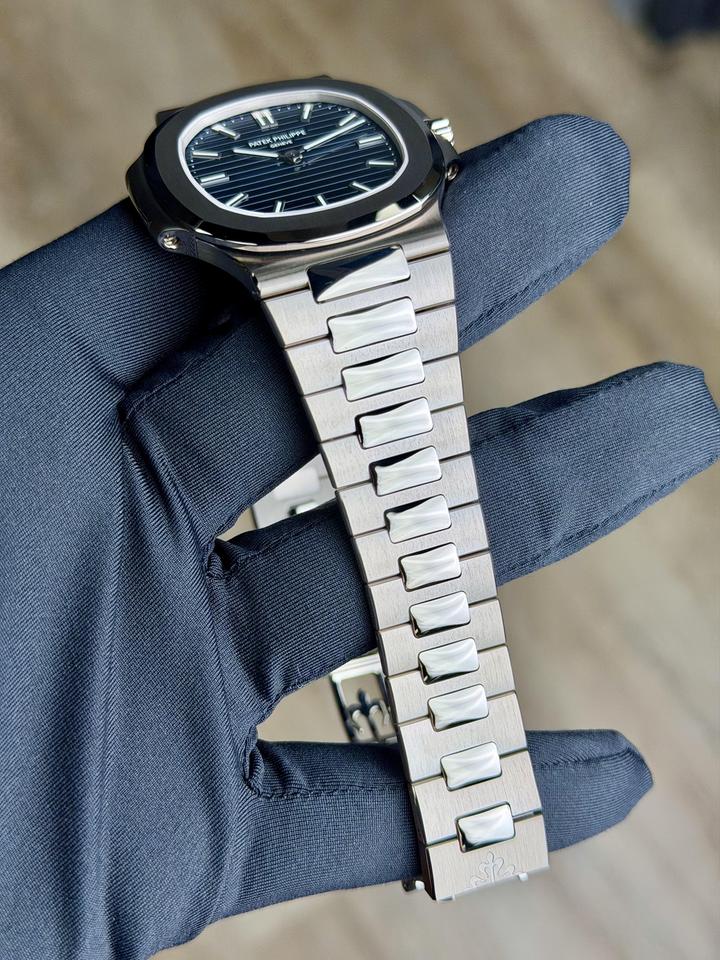 Patek Philippe Nautilus 5810/1G-001 – Blue Sunburst Dial