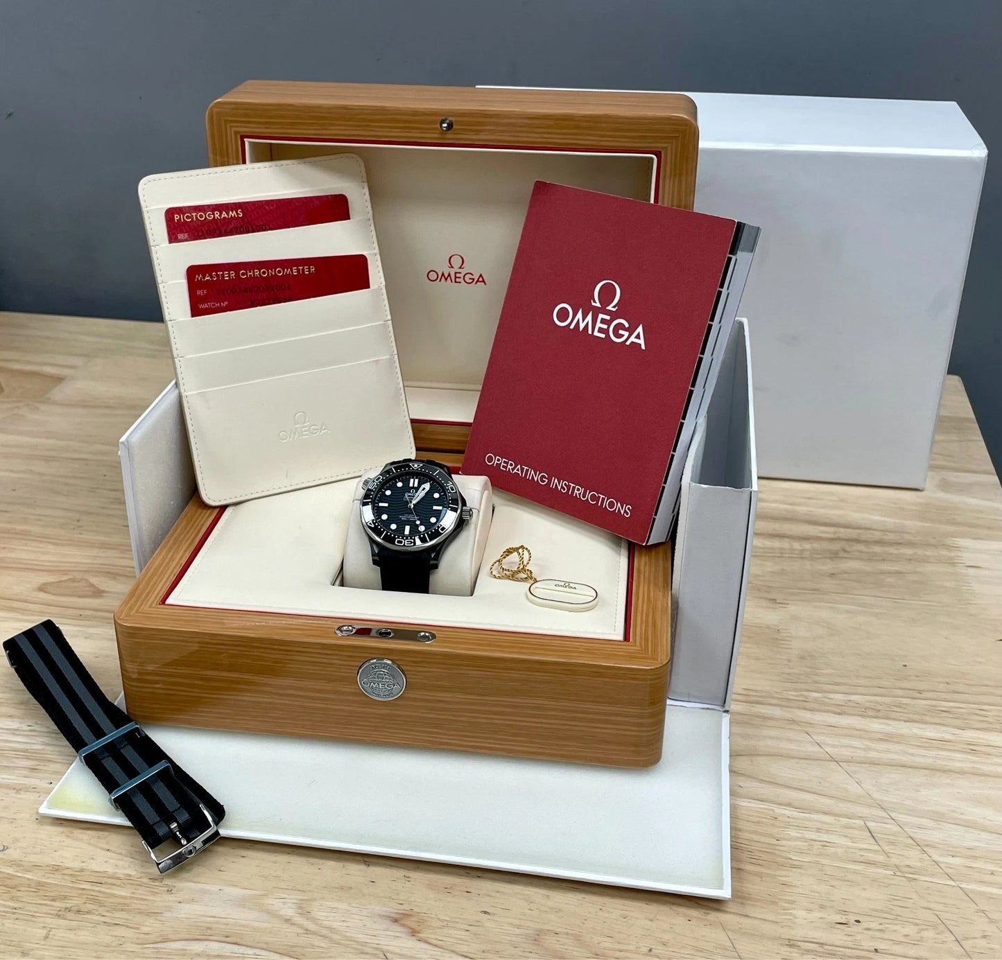 Omega Seamaster Diver 300M 210.92.44.20.01.001 – Black Ceramic/Titanium