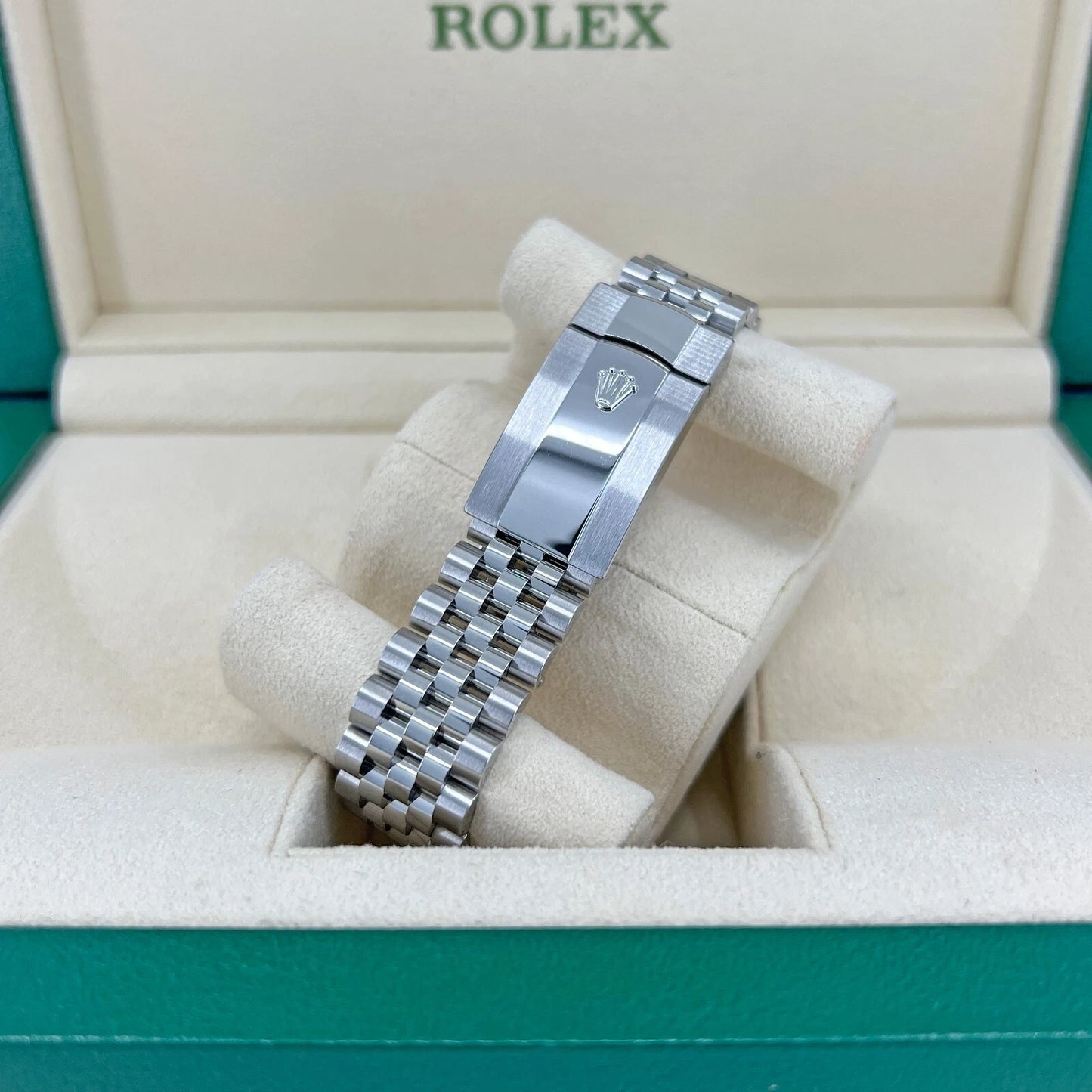 Rolex Datejust 41 126334-0010 – White Dial