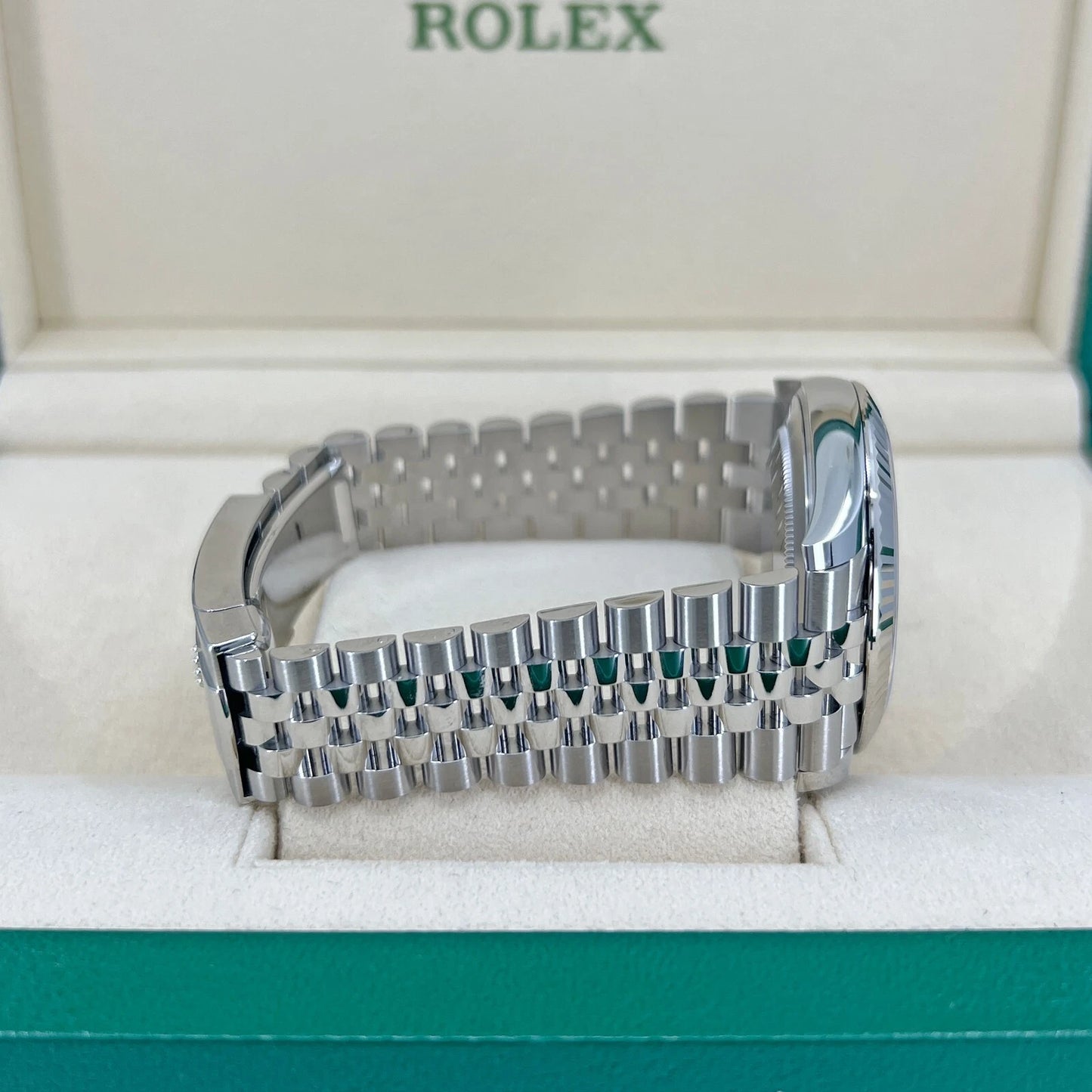 Rolex Datejust 41 126334-0010 – White Dial