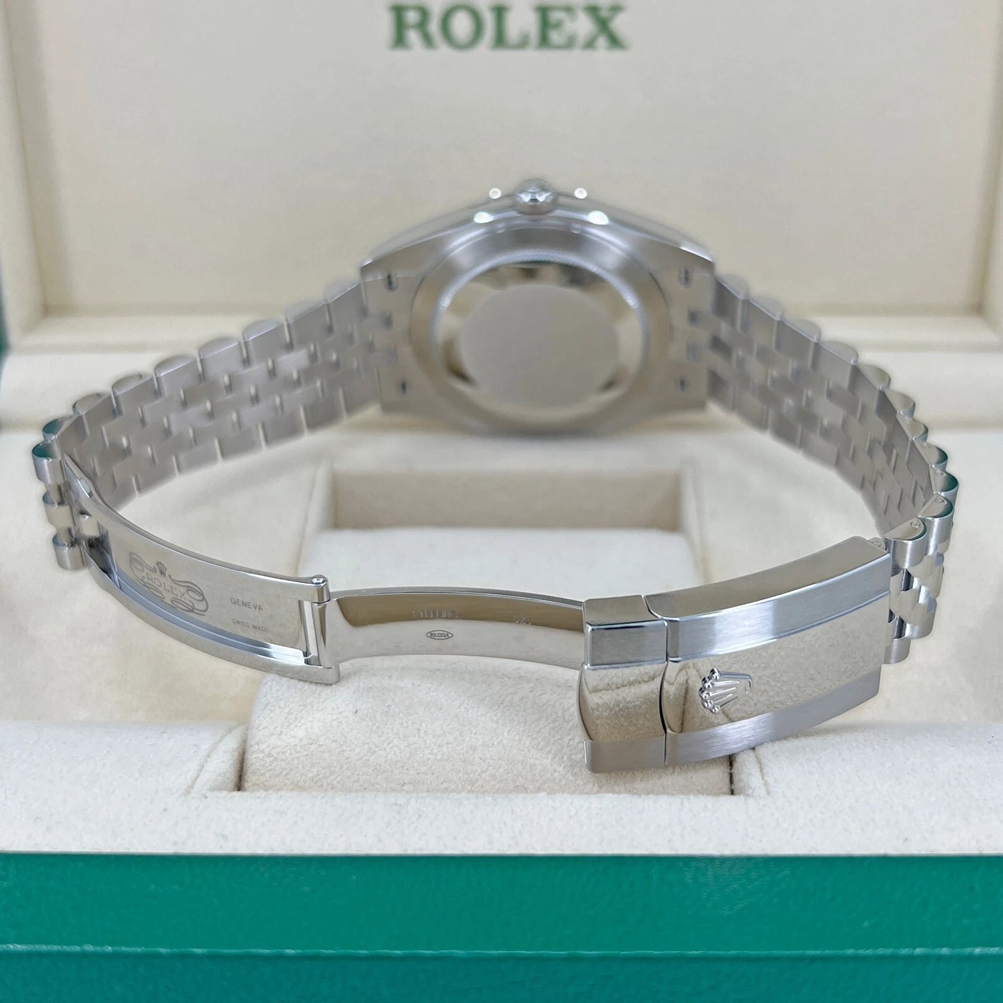 Rolex Datejust 41 126334-0010 – White Dial