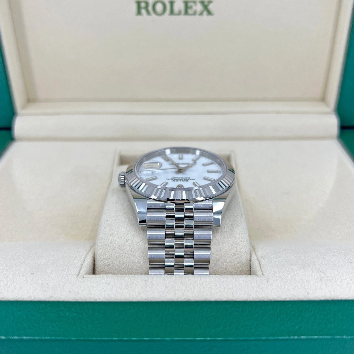 Rolex Datejust 41 126334-0010 – White Dial