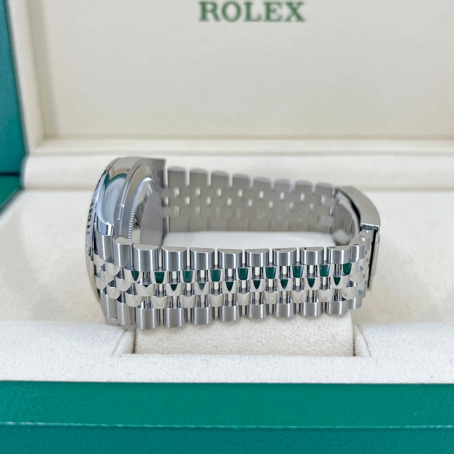 Rolex Datejust 41 126334-0010 – White Dial